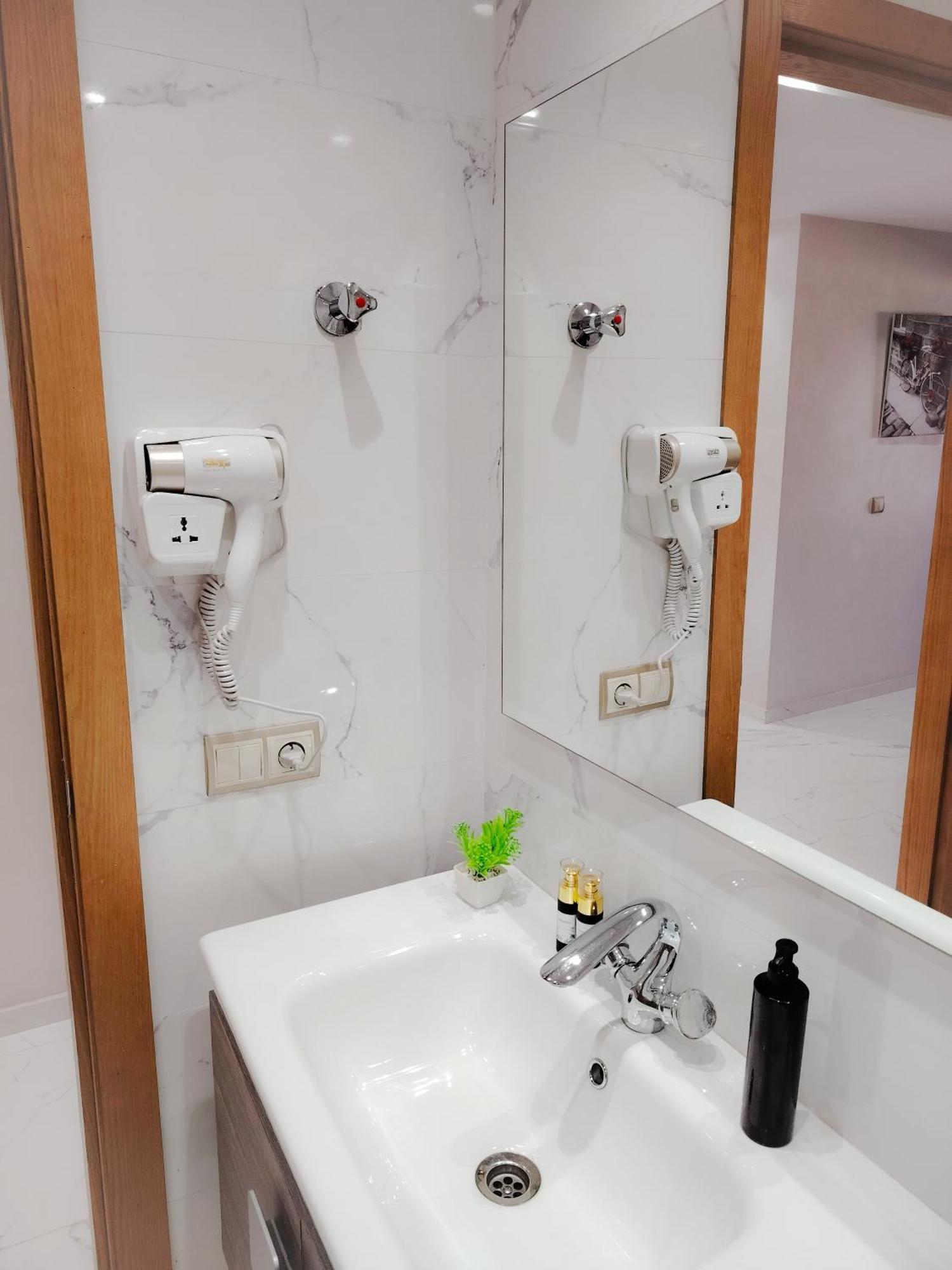 Super Apartement Totalement Neuf A Cote De Marjane Avec La Climatisation Et Wifi Tánger Exterior foto
